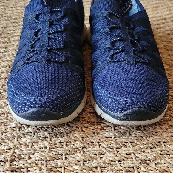 Skechers Navy Blue Slip On Women's Sneakers Size 7. Walking Shoes - Picture 3 of 9